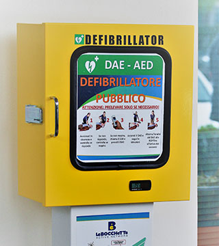 Tre nuovi defibrillatori automatici nell'area industriale del Consorzio Le Bocchette